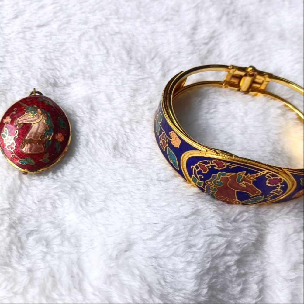 Gold Clossine Unicorn Clamper and Pendant Set